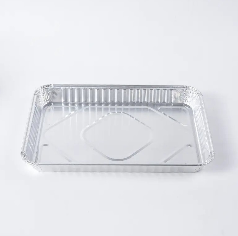 ¿Se pueden colocar contenedores de aluminio en el horno?